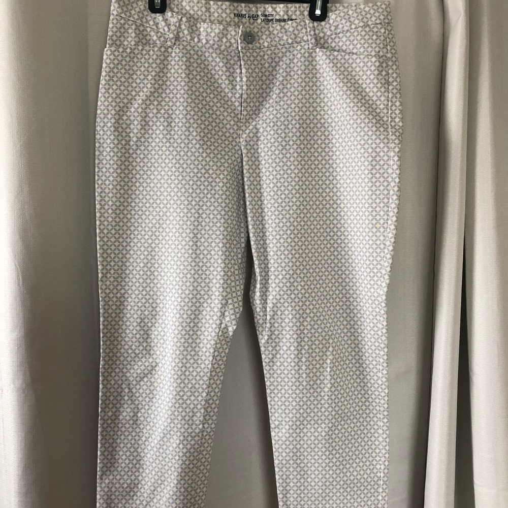 Gap grey and white patterned Khakis